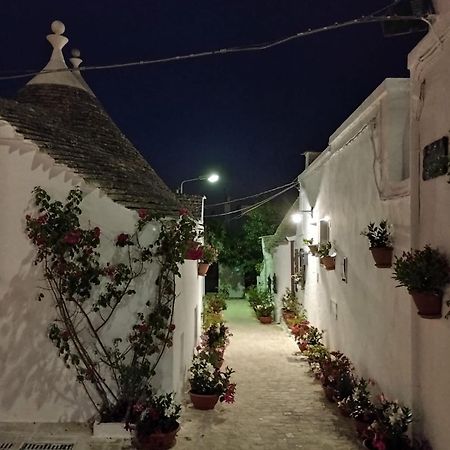 Trullo "Vicolo Fiorito" Villa อัลเบโรเบลโล ภายนอก รูปภาพ