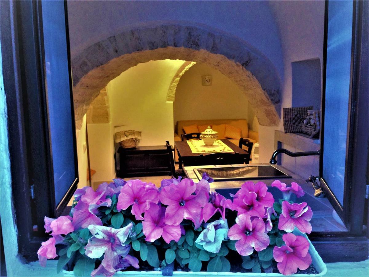 Trullo "Vicolo Fiorito" Villa อัลเบโรเบลโล ภายนอก รูปภาพ